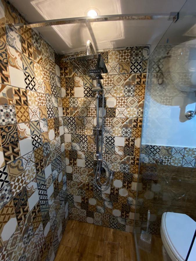 Vat' Coke House *